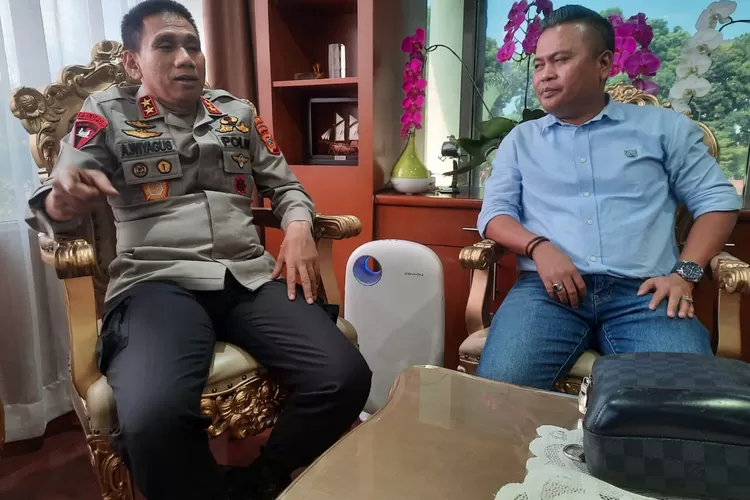 Kapolda Jabar Irjen Pol Akhmad Wiyagus dan Ketua PWI Kota Bandung Hardiyansah