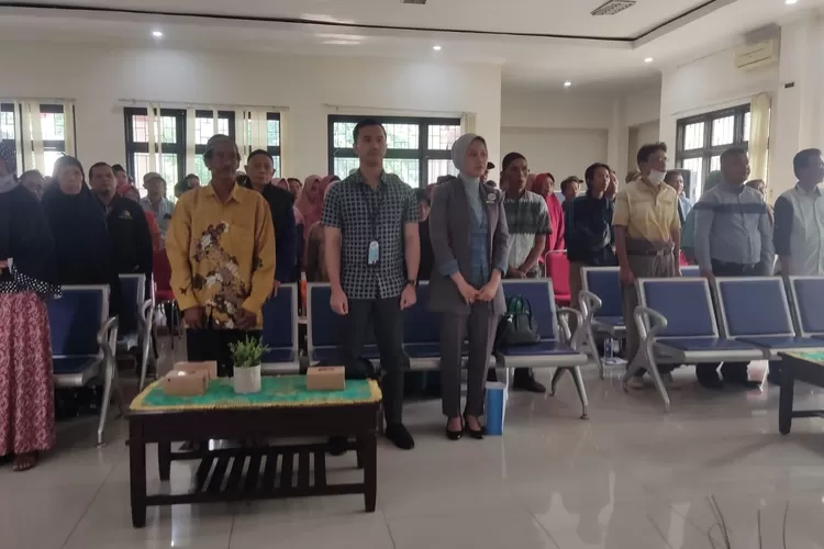 Ratusan penerima bantuan program RTLH di Kecamatan Tapos mendapatkan sosialisasi dari Disrumkim Kota Depok di aula Kecamatan Tapos. (Andika Eka)