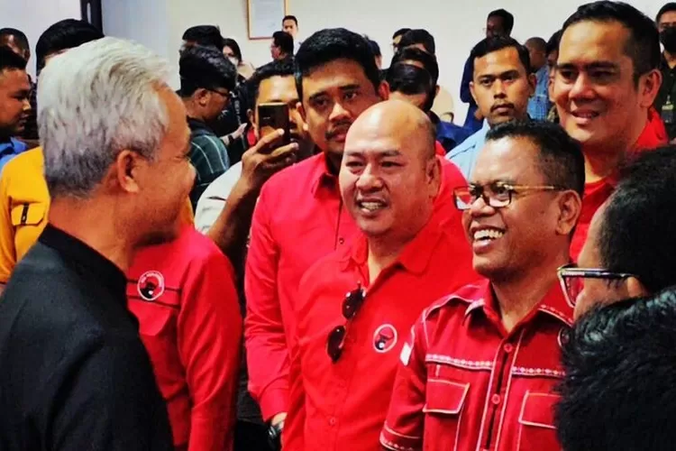 Sosok Poltak Sitorus (tengah) bersama Walikota Medan Bobby Nasution dan Gubernur Jawa Tengah Ganjar Pranowo. (Tangkap layar Instagram/@poltaksitorus_official)