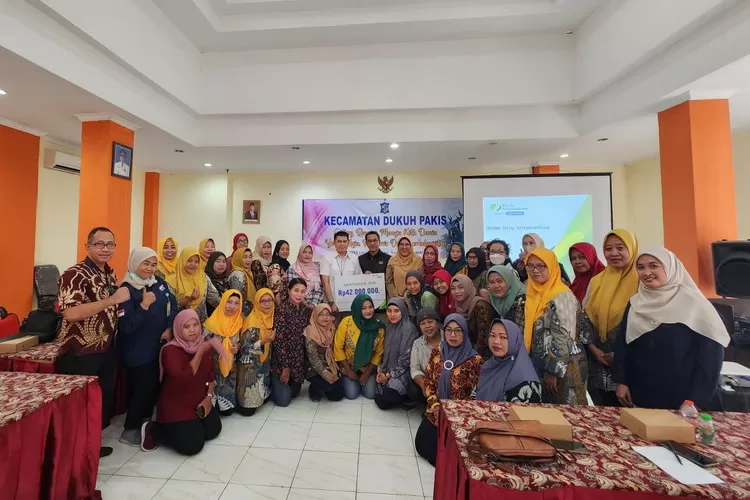 Tim BPJS Ketenagakerjaan Surabaya Darmo bersama para Kader Surabaya Hebat Kecamatan Dukuh Pakis