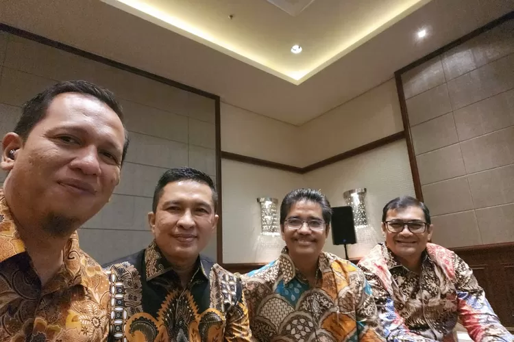 Wawako Ekos Albar didampingi Kadiskominfo Boby Firman dan Kadishub Ances Kurniawan.(Diskominfo Pdg)