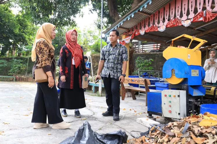 TTim KTJ melakukan Penilai terhadap pengelolaan Bank Sampah di Kelurahan Pekayon Jaya dan Rawalumbu, Kota Bekasi (Pemkot Bekasi)