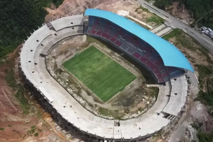 Foto Stadion Utama Sumatera Barat pada tahun 2022 yang masih mangkrak belum dilanjutkan oleh Pemerintah Provinsi Sumatera Barat (Instagram @stadionutamasumbar)