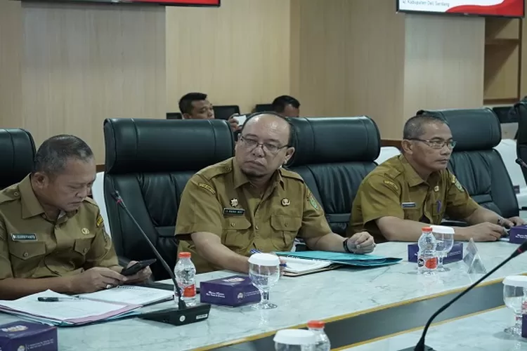 Sekda Asahan saat mengikuti rakor tingkat Sumut (Realitasonline.id/HS)