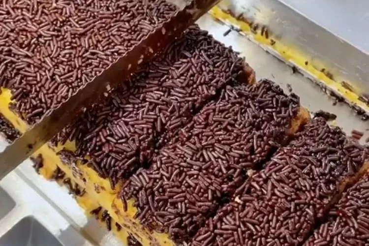 Hanya 5 Menit dari Sekolah Kesatuan Bogor, Ada Kue Pukis Viral Yogyakarta Topping Melimpah Bikin Ngiler