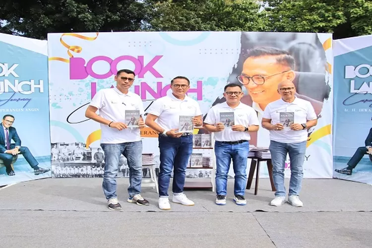 Direktur PTPN2 Irwan Perangin angin (nomor 2 dari kiri) bersama Board of Management PTPN2 (Realitasonline.id/zul)