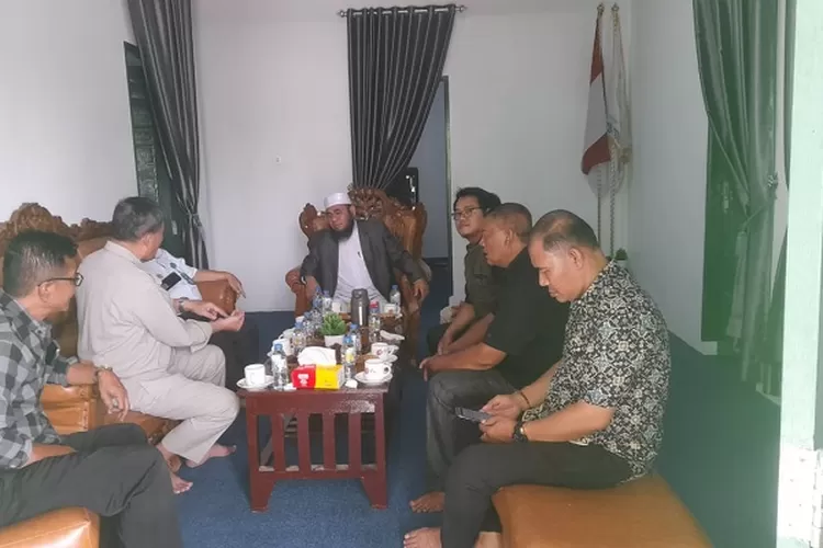 Kunjungan Pengurus Dewan Pendidikan Deli Serdang ke Ponpes Thoifa Almansyuro (Realitasonline.id/zul)