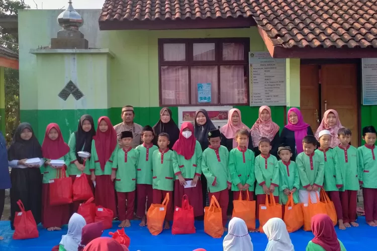  Memperingati  bulan Muharram, SDN Nanggewer 02 Menggelar santunan yatim dhuafa, (Catatanfakta.com)