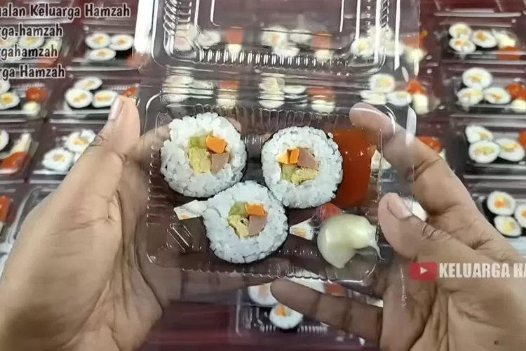 Ilustrasi kimbap sebagai ide jualan ke anak sekolah (Tangkapan layar YouTube Keluarga Hamzah)