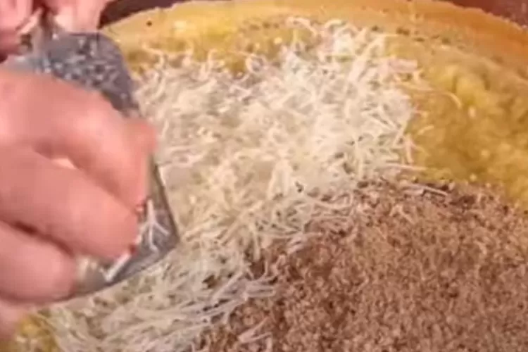 Martabak Encek legendaris di Bogor. Berjarak 1,8 km dari gerbang Surya Kencana. (Instagram.com/bogorinside)