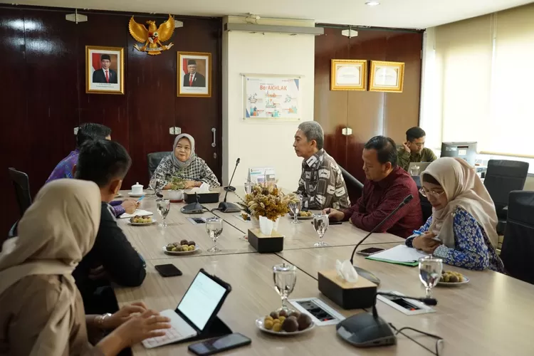 Wakil Wali Kota Bogor Dedie Rachim menerima kunjungan deputi Kemenko Kemaritiman dan Investasi. (Pemkot Bogor)