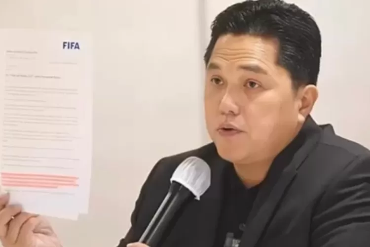 Pengamat sepak bola Rony Samloy, mendukung langkah Ketum PSSI Erick Thohir  menghadirkan keadilan bagi para korban Tragedi Kanjuruhan.