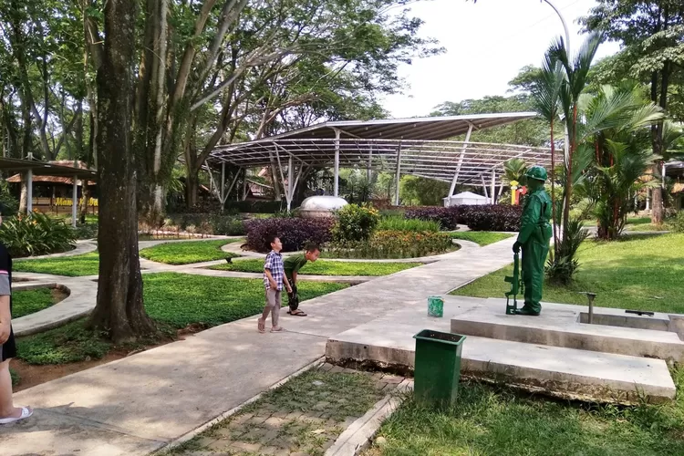 Di EcoArt Park Sentul, kamu bisa membawa si kecil bermain-main dan bersenang-senang tanpa modal besar. (FOTO: LA/youtube/Maji)