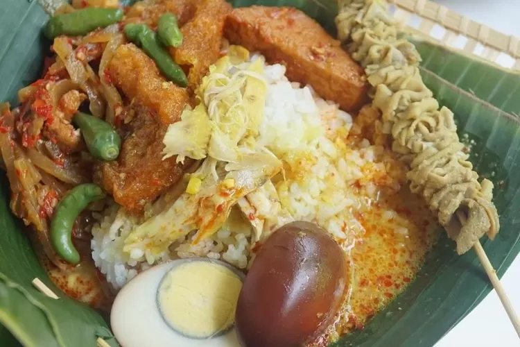5 Rekomendasi nasi ayam terbaik, termurah dan paling enak di Semarang yang terkenal legendaris dan laris manis. (pinterest.com)