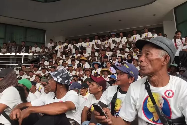 Ratusan tukang becak di Kota Bogor mengikuti deklarasi mendukung Ganjar Pranowo di Pilpres 2024 di Gedung DPRD Kota Bogor, Minggu 30 Juli 2023 (Reza/Metropolitan)