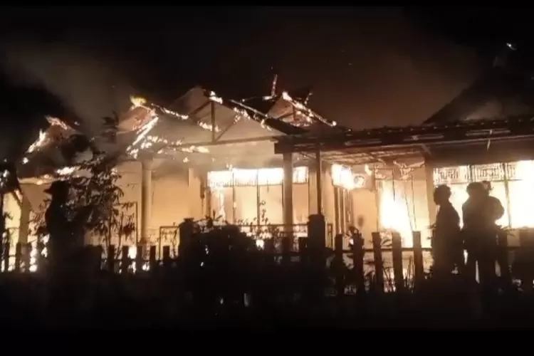 Kebakaran Hanguskan Dua Unit Rumah di Cengkeh Kota Padang, Kerugian Ditaksir 1,5 Miliar (ist)