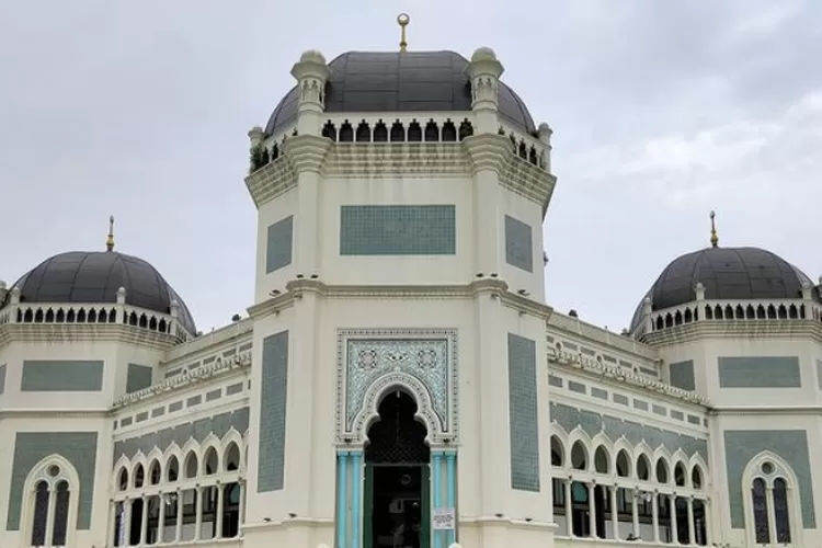 Masjid Raya Al Mashun, salah satu wisata religi di Medan.  (Instagram @mowiee_indonesia )