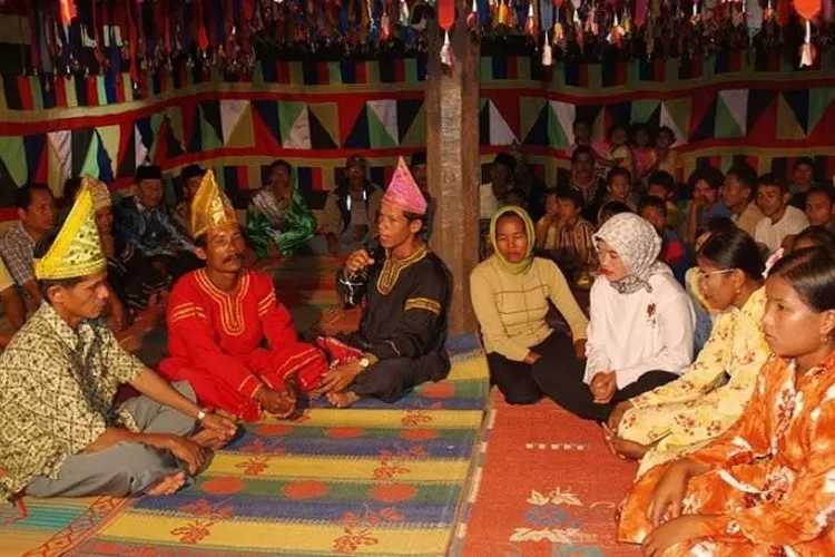 Mengenal Batombe, Tradisi Berbalas Pantun Dari Minangkabau - Harian Haluan