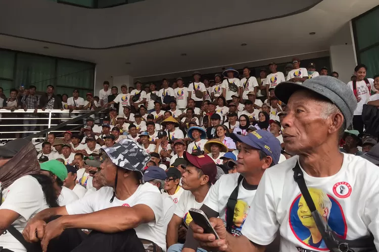 Ratusan tukang becak di Bogor menghadiri kegiatan deklarasi dukungan terhadap Ganjar Pranowo sebagai Capres 2024.