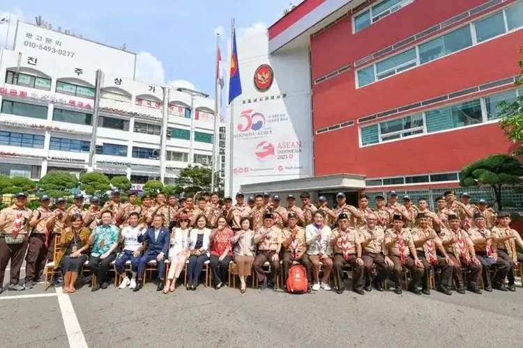 Duta Besar Indonesia untuk Korea Selatan, Gandi Sulistiyanto menyambut kehadiran anggota pramuka asal Indonesia yang siap mengikuti Jambore Dunia di Seoul, Korea Selatan. (KBRI Seoul)