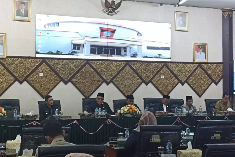 DPRD Kota Padang menggelar Rapat Paripurna Penyampaikan Pendapat Akhir Fraksi-fraksi Terhadap SOTK, Senin, 31 Juli 2023