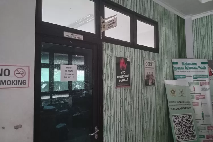 Kantor Kecamatan Ciawi dibobol maling. (Rijal/Metropolitan)