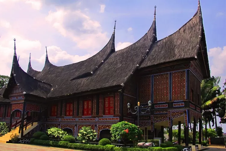Rumah Bagonjong, Sumatera Barat (Indonesiakaya.com)