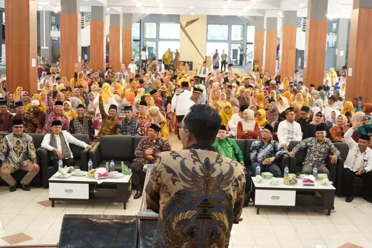upati Tanah Datar Eka Putra SE MM saat menghadiri silaturahmi akbar Persatuan Persatuan Warta Tanjung Alam (Perwarta) Kota Padang.