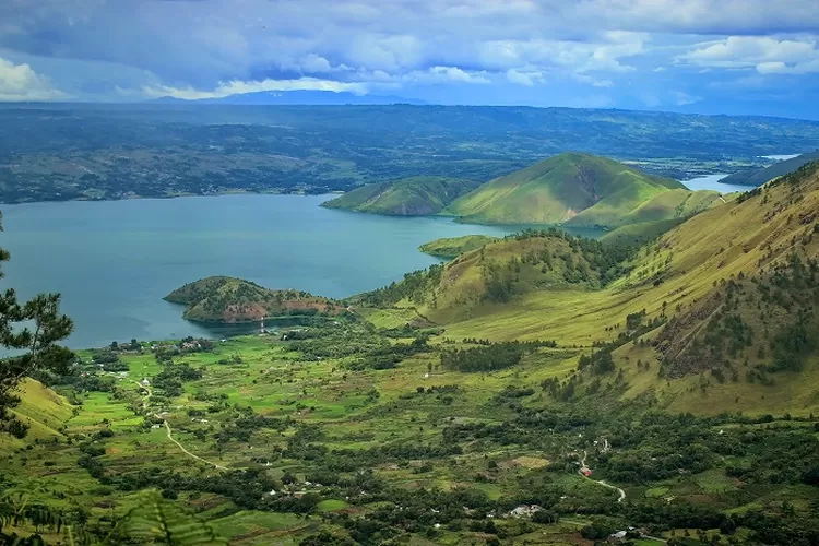 Keunikan Sumatera Barat yang memiliki Danau Toba (unsplash.com)