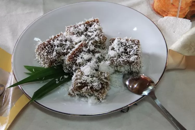 Kue lompong sagu, kue khas Minangkabau yang jarang ditemukan.  (Indonesiakaya.com )