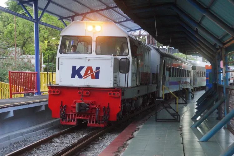 KA B7 Sibinuang, sekarang bernama KA Pariaman Express. (Tangkap layar Twitter/@GM_marKA)