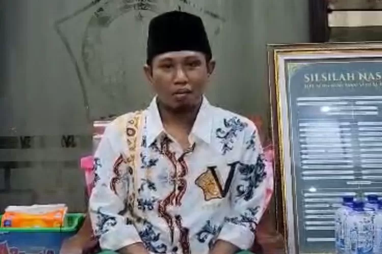 Ra Fadhil selaku putra petinggi Ponpes Al-Qodiriyah Jember, KH Muzakki.  (Jabodetabek.Id)
