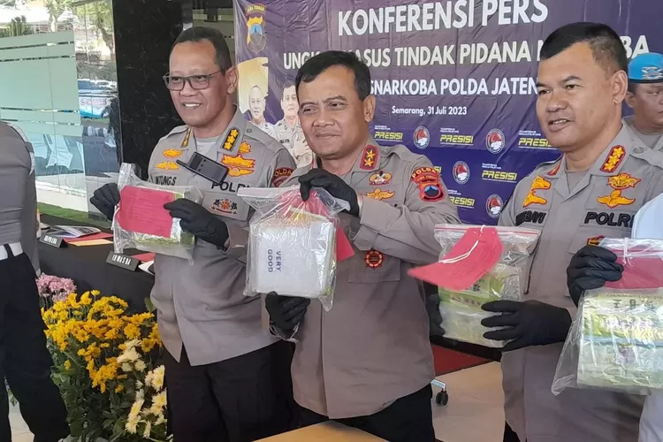 Kapolda Jateng Irjen Ahmad Luthfi ponselnya sempat diretas namun dua pelaku sudah diamankan.  (Ayosemarang.com/ Audrian Firhannusa)