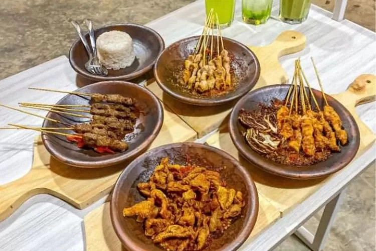 Sate Legendaris di Bogor Gurih dan Enak Harga Cuma 20 Ribuan Makan Sepuasnya!