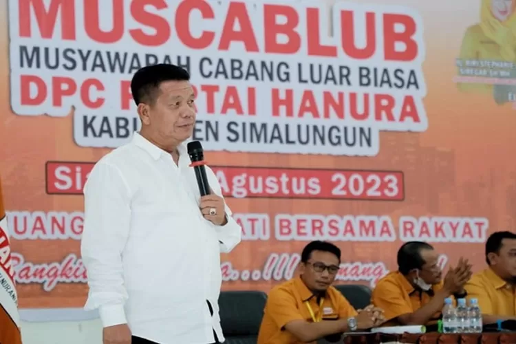Bupati Simalungun Radiapoh Hasiholan Sinaga menghadiri Muscablub DPC Partai Hanura Kabupaten Simalungun  (Realitasonline.id/SS)