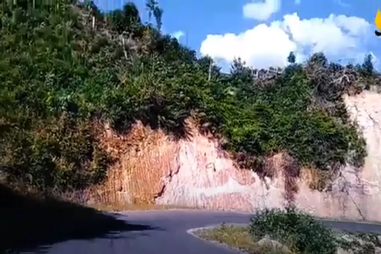 Bukit Lantak, salah satu destinasi wisata di Kabupaten Dharmasraya. (Tangkap layar Youtube/Ardyz Project)