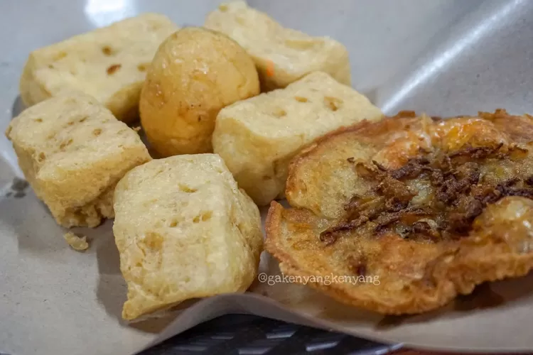 Isian dari tahu pong terenak di Semarang ini sangat menggugah selera. (Instagram @gakenyangkenyang)
