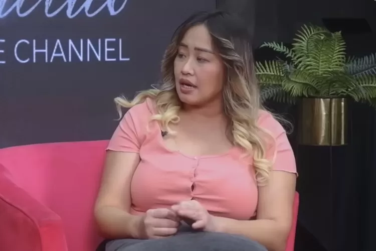 Mengaku Mengalami Banyak Tekanan, Pinkan Mambo: Saya Sebenarnya Ada Dua Kepribadian (Gorajuara.com/dok: Tangkapan Layar YouTube Melaney Ricardo)