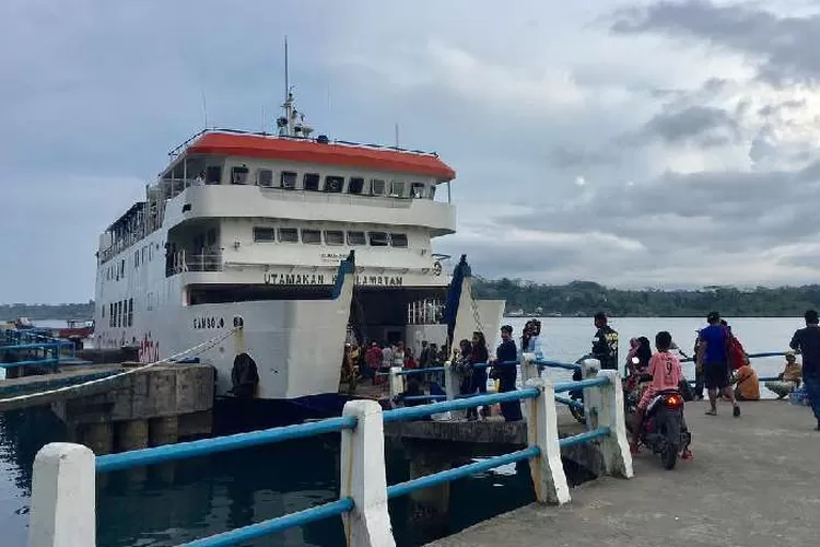 KMP Gambolo rute Padang menuju Kepulauan Mentawai. (Instagram @dimas1770)