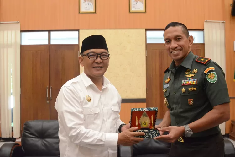 Kunjungan Danrem 061 Surya Kencana disambut Plt Bupati Bogor Iwan Setiawan (Dok/Photo: Diskominfo Kab Bogor)