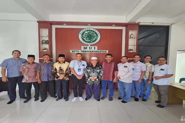 Silaturahmi diakhiri dengan foto bersama Pengurus MUI dan Tim Managerial PT PLN UP3 Siantar  (Realitasonline.id/SS)