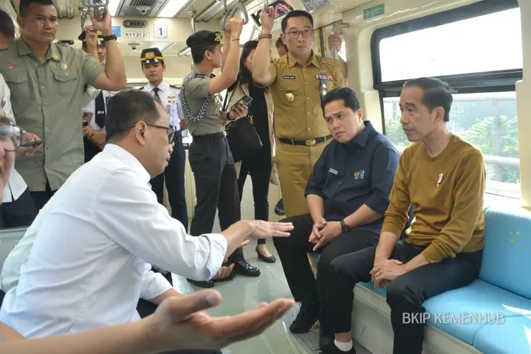 Presiden Jokowi mengingatkan aspek keselamatan paling utama dalam pengoperasian LRT