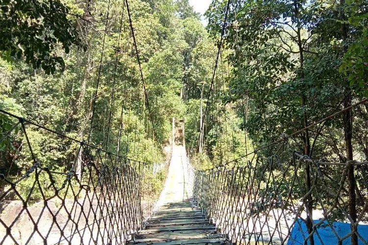 Kondisi jembatan di obyek wisata air terjun Cunca Wulang Labuan Bajo NTT, diabadikan Rabu (2/8/2023).).