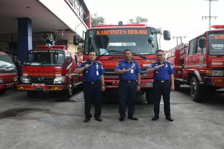 Dinas Pemadam Kebakaran (Damkar) Kabupaten Bekasi siap memberikan bantuan suplai air bersih kepada warga di wilayah yang terdampak kekeringan.  (Diskominfosantik)