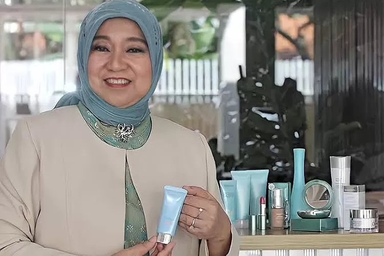 2 Kunci Kesuksesan Sosok Pengusaha Kaya Wanita Sumatera Barat, Pendiri Kosmetik Wardah Nurhayati Subakat (inews.id)