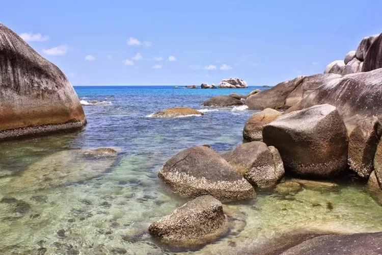 Pantai Tanjung Tinggi Belitung. (dok. ksmtour)