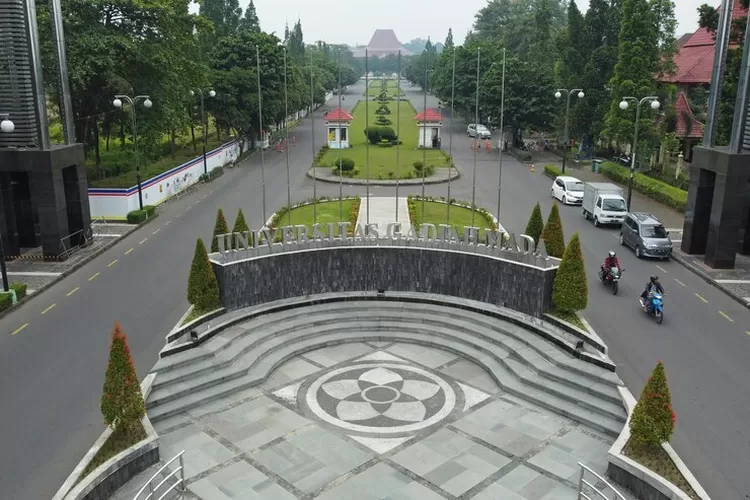 Ini dia misteri hantu mahasiswa yang konon gentayangan di kampus UGM Yogyakarta (Freepik/ tyasindayanti)