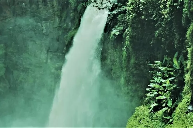 Air Terjun Telun Berasap di Kerinci Jambi.