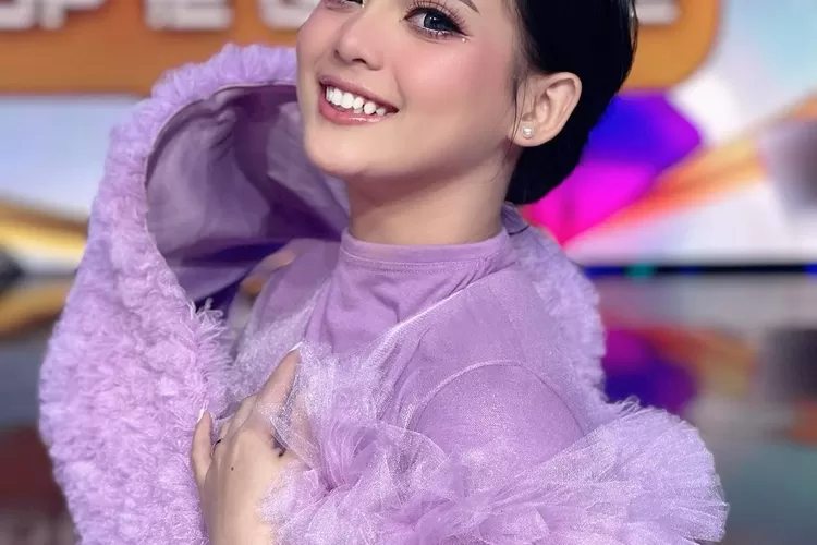 Profil Dan Biodata Putri Isnari Penyanyi Dangdut Terkenal Jebolan Dangdut Academy( Instagram: @da4_putri03)