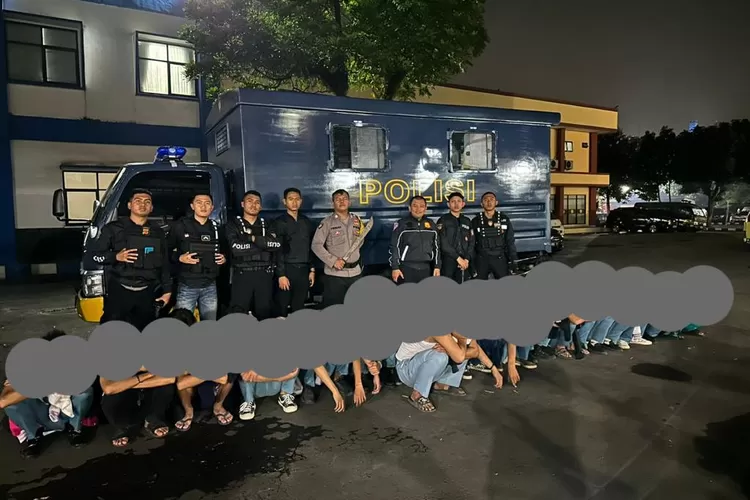 Kepolisian mengamankan 31 pelajar yang akan menggelar aksi tawuran di Desa Cilebut Timur, Kecamatan Sukaraja, Kabupaten Bogor, Jumat 4 Agustus 2023 dini hari. (Polres Bogor)